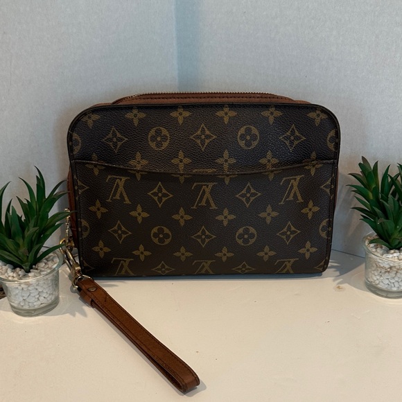 Louis Vuitton Monogram Pochette Orsay Clutch 
Date Code AR0997
9” x 7” x 2” - Picture 1 of 13